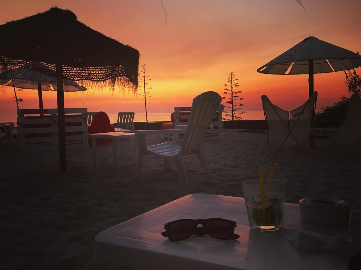 Rock'S Beach Spot Front Коста да Капарика Екстериор снимка